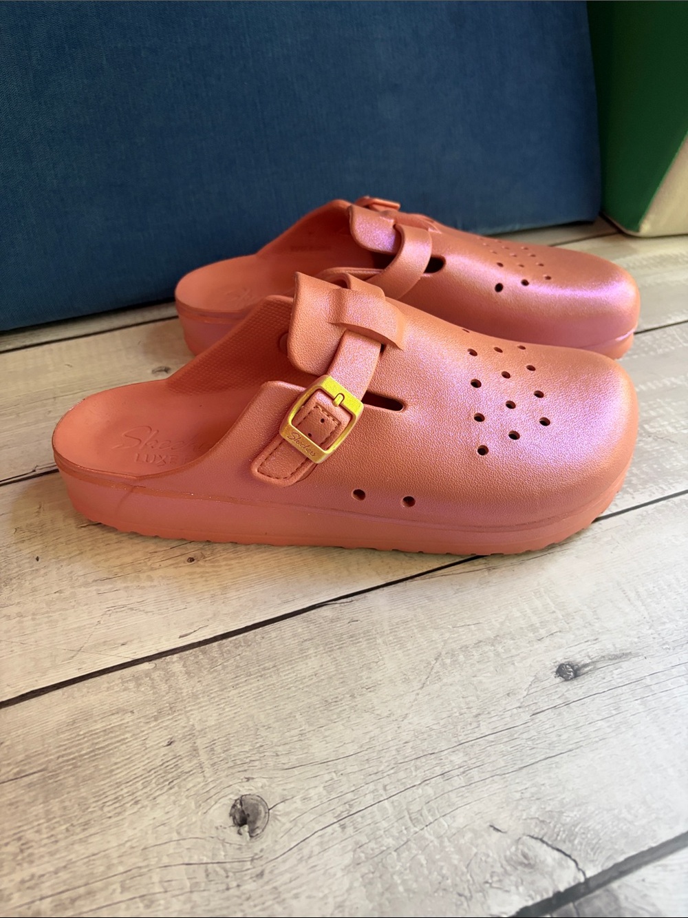 Sketchers Luxe Foam iridescent Comfort Slip-On Clog in Coral Pink